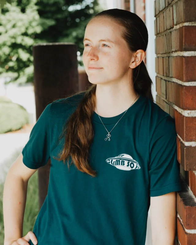 Your new favorite shirt is not from this planet... But it is in the Shops. Rock this otherworldly tee the next time you join us for a sesh!

#newmerch #climbsoill #rockclimbing #climbinggym