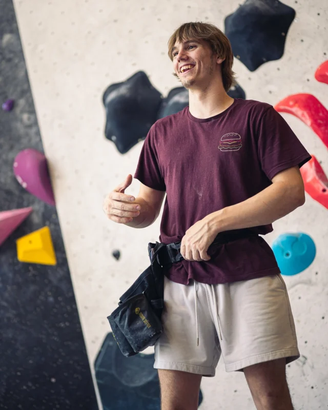 A few moments from the routesetting crew. Thanks @tlocheed for capturing these!

Got some good climbing photos? Send 'em in to info@climbsoill.com or tag us on socials for a chance to be featured on our Instagram/Facebook or email newsletter!

#routesetting #climbinggym #climbing #climbsoill #indoorclimbing #routesettingteam